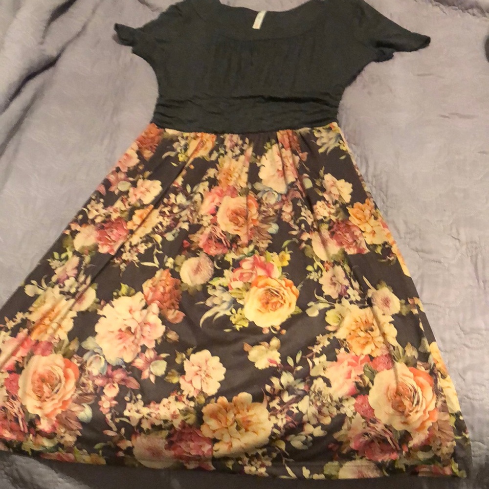 Floral stitch fix dress by GILLI size medium